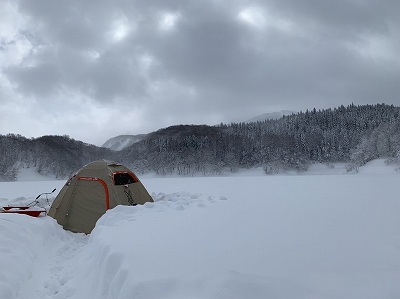 氷上釣りのテント移動は厳しい
